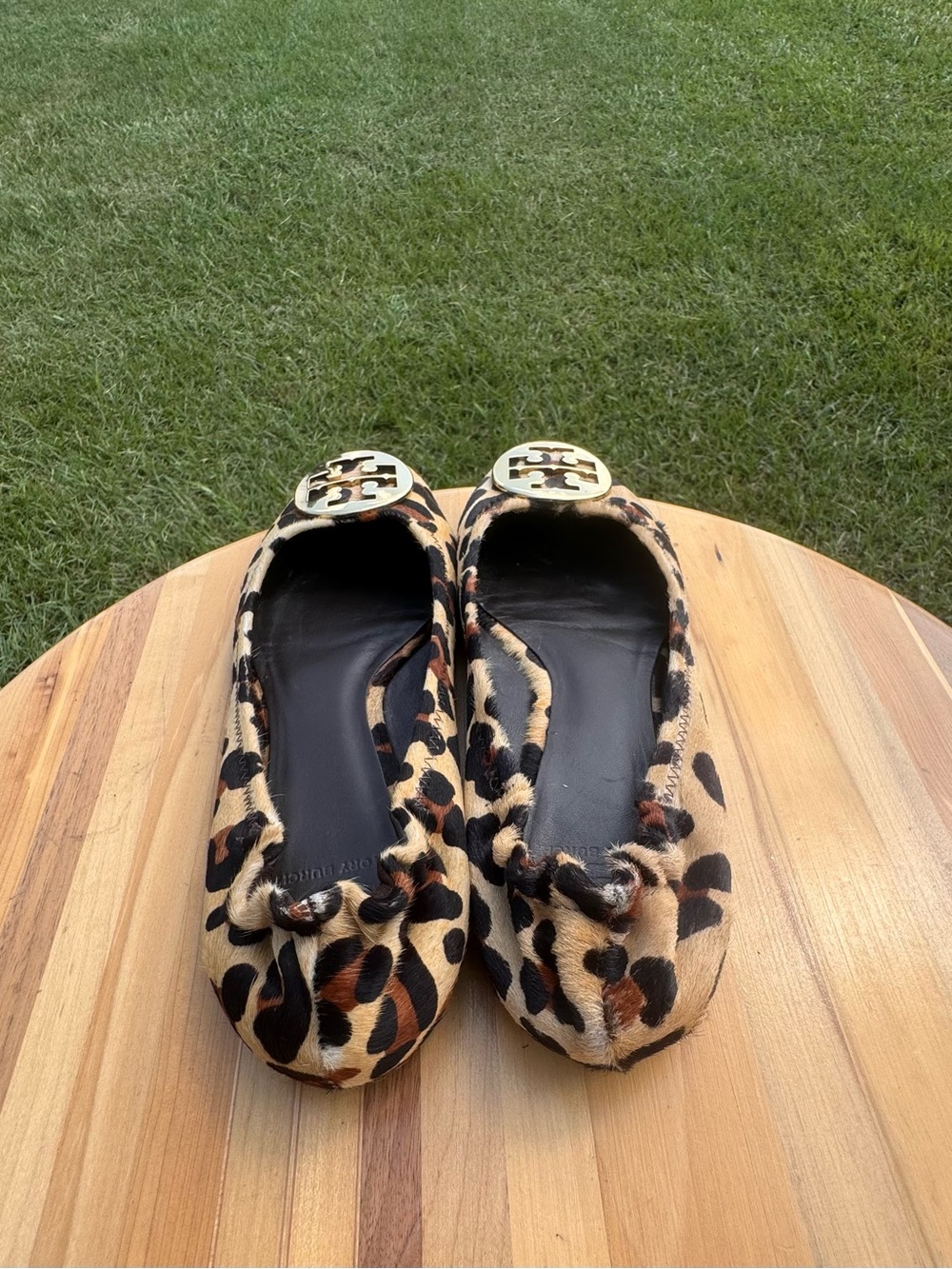 Tory Burch Leopard Print Women’s Calf Hair Ballet Flats with Gold Logo Accent - Picture 5 of 8